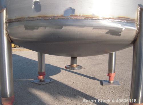 Unused- Mueller Pressure Tank, 350 Gallon, Model "F", 304L stainless steel, vertical. 48" diameter 40" straight side, dished top and bottom. Internal rated 30 psi at 200 deg F and -20 deg F at 30 psi...
