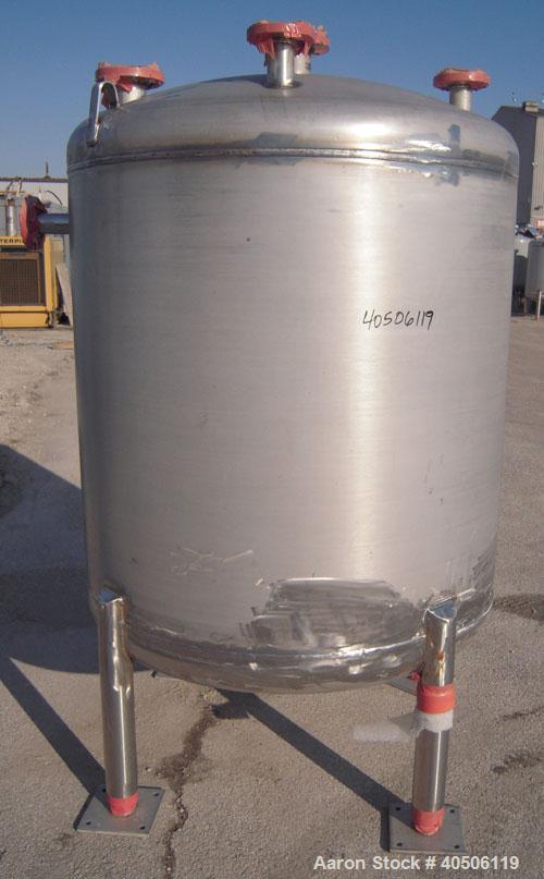 Unused- Mueller Pressure Tank, 350 Gallon, Model "F", 304L stainless steel, vertical. 48" diameter 40" straight side, dished top and bottom. Internal rated 30 psi at 200 deg F and -20 deg F at 30 psi...
