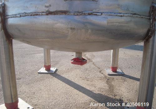 Unused- Mueller Pressure Tank, 350 Gallon, Model "F", 304L stainless steel, vertical. 48" diameter 40" straight side, dished top and bottom. Internal rated 30 psi at 200 deg F and -20 deg F at 30 psi...