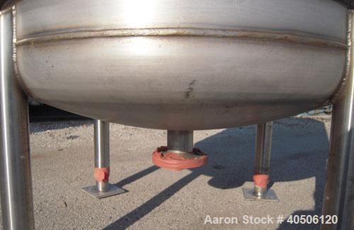 Unused- Mueller Pressure Tank, 250 Gallon, Model "F", 304L Stainless Steel, Vertical. 42" diameter x 47" straight side, dished top and bottom. Internal rated 30 psi at 200 deg F and -20 deg F at 30 p...
