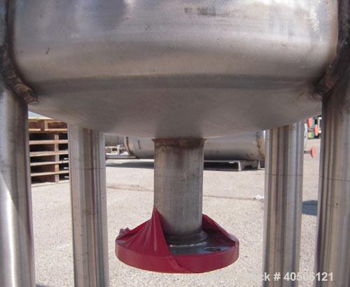 Unused- Mueller Pressure Tank, 50 Gallon, Model "F", 304L stainless steel, vertical. 17 1/2" diameter, 68" straight side, dished top and bottom. Internal rated 30 psi at 250 deg F and -20 deg F at 30...