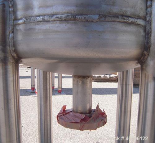 Unused- Mueller Pressure Tank, 50 Gallon, Model "F", 304L stainless steel, vertical. 17 1/2" diameter, 68" straight side, dished top and bottom. Internal rated 30 psi at 250 deg F and -20 deg F at 30...