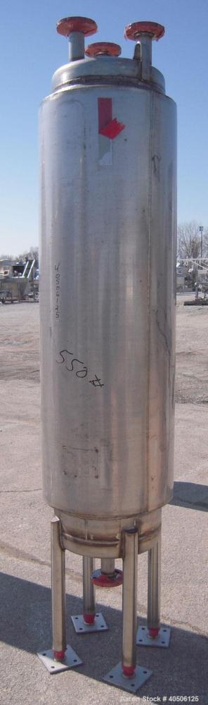 Unused- Mueller Pressure Tank, 50 Gallon, Model "F", 304L stainless steel, vertical. 17 1/2" diameter, 68" straight side, dished top and bottom. Internal rated 30 psi at 250 deg F and -20 deg F at 30...