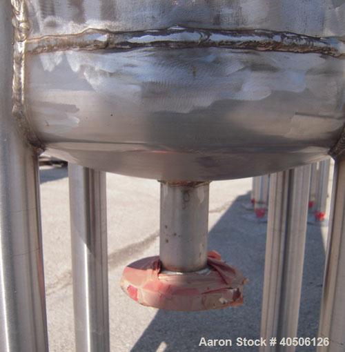 Unused- Mueller Pressure Tank, 50 Gallon, Model "F", 304L Stainless steel, Vertical. 17 1/2" diameter, 68" straight side, dished top and bottom. Internal rated 30 psi at 250 deg F and -20 deg F at 30...