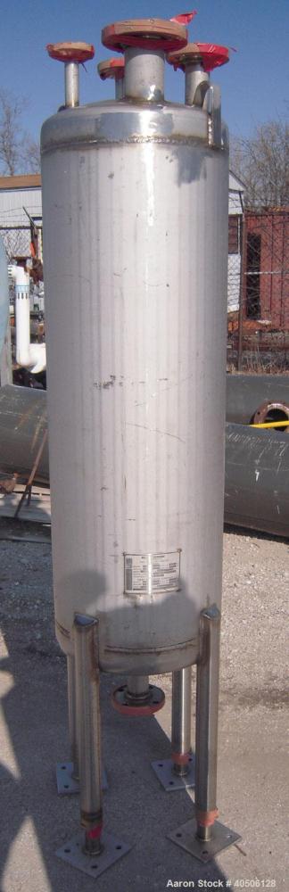 Unused- Mueller Pressure Tank, 50 Gallon, Model "F", 304L stainless steel, vertical. 17 1/2" diameter, 47" straight side, dished top and bottom. Internal rated 30 psi at 200 deg F and -20 deg F at 30...