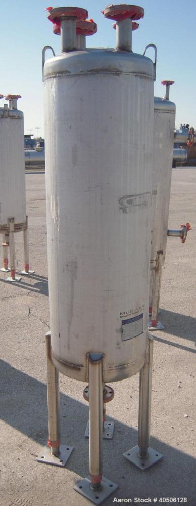 Unused- Mueller Pressure Tank, 50 Gallon, Model "F", 304L stainless steel, vertical. 17 1/2" diameter, 47" straight side, dished top and bottom. Internal rated 30 psi at 200 deg F and -20 deg F at 30...