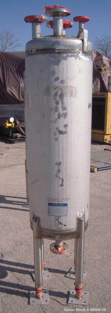 Unused- Mueller Pressure Tank, 50 Gallon, Model "F", 304L stainless steel, vertical. 17 1/2" diameter, 47" straight side, dished top and bottom. Internal rated 30 psi at 200 deg F and -20 deg F at 30...