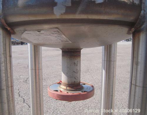 Unused- Mueller Pressure Tank, 50 Gallon, Model "F", 304L stainless steel, vertical. 17 1/2" diameter, 47" straight side, dished top and bottom. Internal rated 30 psi at 200 deg F and -20 deg F at 30...