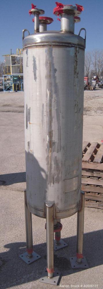 Unused- Mueller Pressure Tank, 50 Gallon, Model "F", 304L stainless steel, vertical. 17 1/2" diameter, 47" straight side, dished top and bottom. Internal rated 30 psi at 200 deg F and -20 deg F at 30...