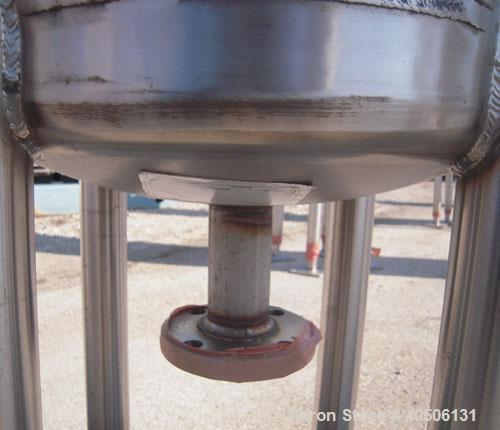 Unused- Mueller Pressure Tank, 50 Gallon, Model "F", 304L stainless steel, vertical. 17 1/2" diameter, 47" straight side, dished top and bottom. Internal rated 30 psi at 200 deg F and -20 deg F at 30...