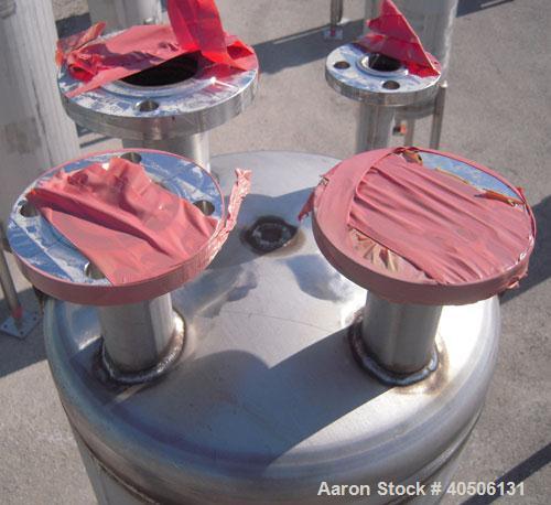 Unused- Mueller Pressure Tank, 50 Gallon, Model "F", 304L stainless steel, vertical. 17 1/2" diameter, 47" straight side, dished top and bottom. Internal rated 30 psi at 200 deg F and -20 deg F at 30...