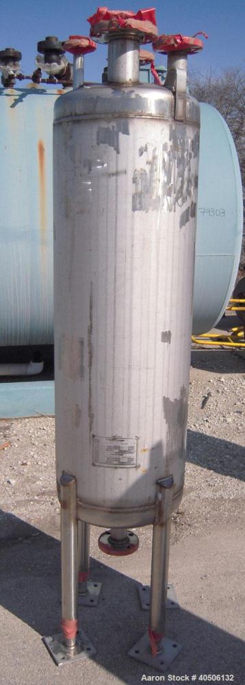 Unused- Mueller Pressure Tank, 50 Gallon, Model "F", 304L stainless steel, vertical. 17 1/2" diameter, 47" straight side, dished top and bottom. Internal rated 30 psi at 200 deg F and -20 deg F at 30...