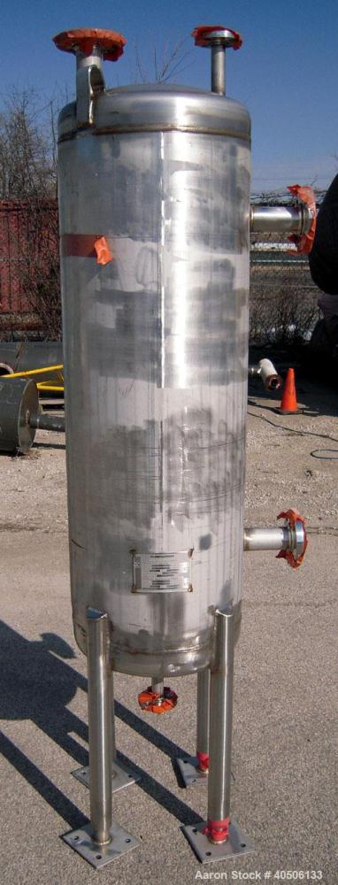 Unused- Mueller Pressure Tank, 50 Gallon, Model "F", 304L stainless steel, vertical. 17 1/2" diameter, 47" straight side, dished top and bottom. Internal rated 30 psi at 150 deg F and -20 deg F at 30...