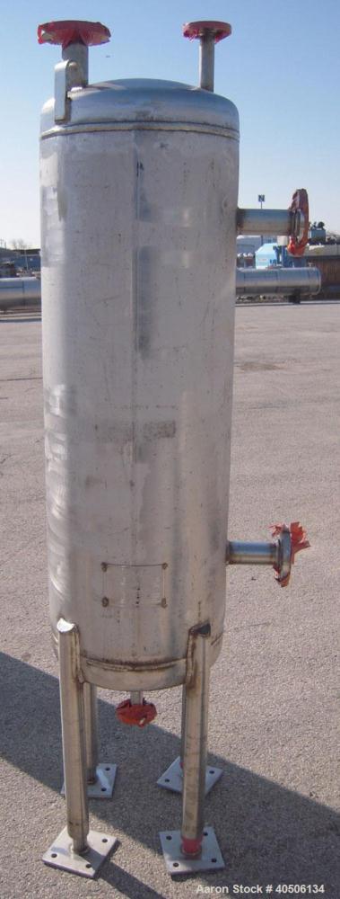 Unused- Mueller Pressure Tank, 50 Gallon, Model "F", 304L stainless steel, vertical. 17 1/2" diameter, 47" straight side, dished top and bottom. Internal rated 30 psi at 150 deg F and -20 deg F at 30...