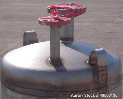 Unused- Mueller Pressure Tank, 50 Gallon, Model "F", 304L stainless steel, vertical. 17 1/2" diameter, 47" straight side, dished top and bottom. Internal rated 30 psi at 150 deg F and -20 deg F at 30...