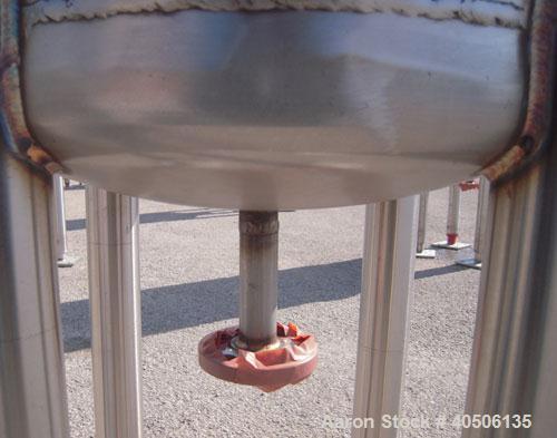 Unused- Mueller Pressure Tank, 50 Gallon, Model "F", 304L stainless steel, vertical. 17 1/2" diameter, 47" straight side, dished top and bottom. Internal rated 30 psi at 150 deg F and -20 deg F at 30...