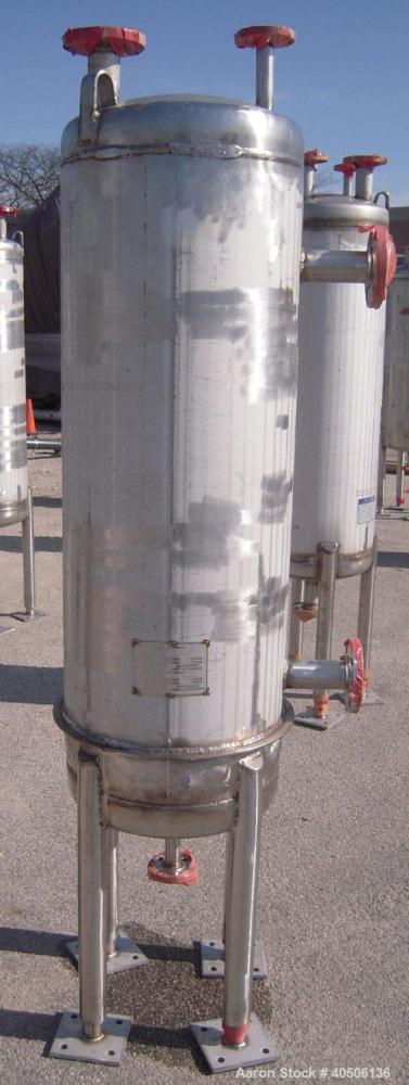 Unused- Mueller Pressure Tank, 50 Gallon, Model "F", 304L stainless steel, vertical. 17 1/2" diameter 47" straight side, dished top and bottom. Internal rated 30 psi at 150 deg F, and -20 deg F at 30...