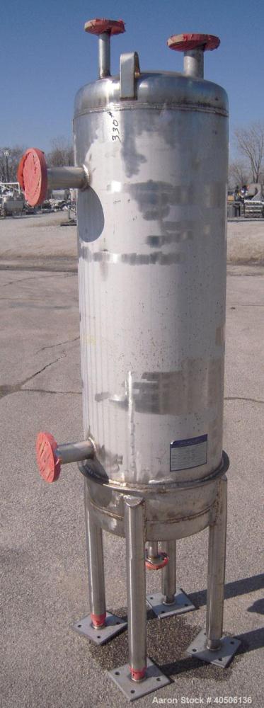 Unused- Mueller Pressure Tank, 50 Gallon, Model "F", 304L stainless steel, vertical. 17 1/2" diameter 47" straight side, dished top and bottom. Internal rated 30 psi at 150 deg F, and -20 deg F at 30...