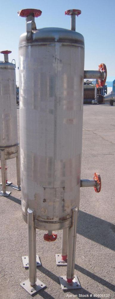 Unused- Mueller Pressure Tank, 50 Gallon, Model "F", 304L stainless steel, vertical. 17 1/2" diameter 47" straight side, dished top and bottom. Internal rated 30 psi at 150 deg F, and -20 deg F at 30...