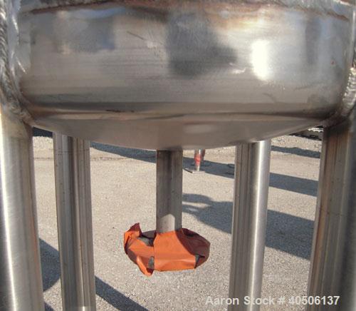 Unused- Mueller Pressure Tank, 50 Gallon, Model "F", 304L stainless steel, vertical. 17 1/2" diameter 47" straight side, dished top and bottom. Internal rated 30 psi at 150 deg F, and -20 deg F at 30...