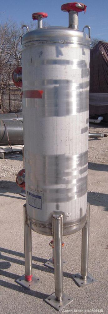 Unused- Mueller Pressure Tank, 50 Gallon, Model "F", 304L stainless steel, vertical. 17 1/2" diameter 47" straight side, dished top and bottom. Internal rated 30 psi at 150 deg F, and -20 deg F at 30...