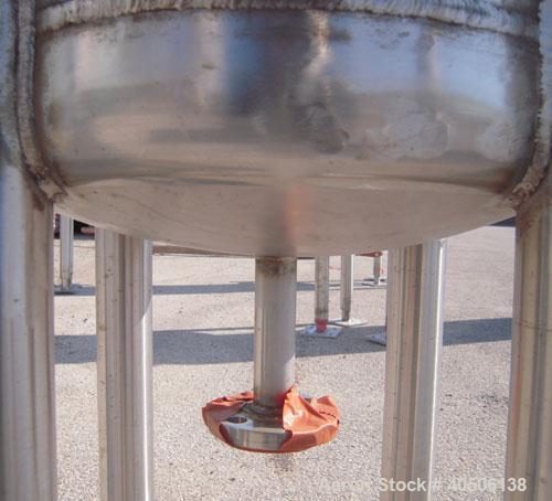 Unused- Mueller Pressure Tank, 50 Gallon, Model "F", 304L stainless steel, vertical. 17 1/2" diameter 47" straight side, dished top and bottom. Internal rated 30 psi at 150 deg F, and -20 deg F at 30...