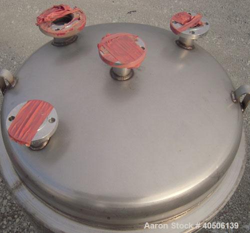 Unused- Mueller Pressure Tank, 100 Gallon, Model "F", 304L Stainless steel, Vertical. 36" diameter 30" straight side, dished top and bottom. Internal rated 30 psi at 300 deg.f., and -20 deg.f. at 30 ...