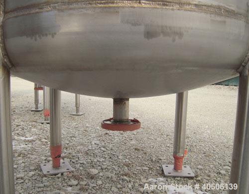 Unused- Mueller Pressure Tank, 100 Gallon, Model "F", 304L Stainless steel, Vertical. 36" diameter 30" straight side, dished top and bottom. Internal rated 30 psi at 300 deg.f., and -20 deg.f. at 30 ...