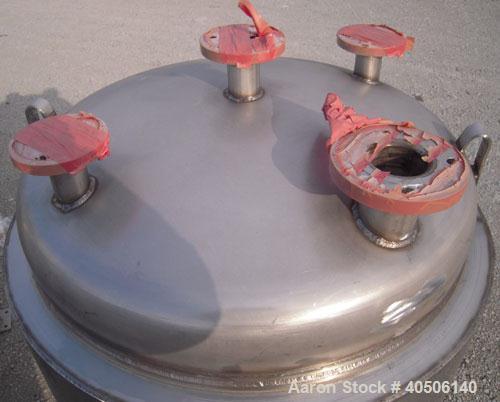 Unused- Mueller Pressure Tank, 100 Gallon, Model "F", 304L Stainless steel, Vertical. 36" diameter 30" straight side, dished top and bottom. Internal rated 30 psi at 300 deg.f., and -20 deg.f. at 30 ...