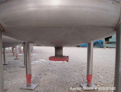 Unused- Mueller Pressure Tank, 100 Gallon, Model "F", 304L Stainless steel, Vertical. 36" diameter 30" straight side, dished top and bottom. Internal rated 30 psi at 300 deg.f., and -20 deg.f. at 30 ...