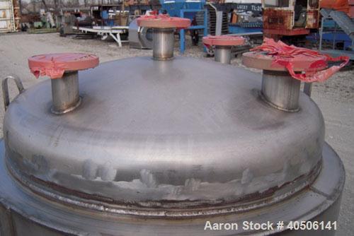 Unused- Mueller Pressure Tank, 100 Gallon, Model "F", 304L Stainless steel, Vertical. 36" diameter 30" straight side, dished top and bottom. Internal rated 30 psi at 300 deg.f., and -20 deg.f. at 30 ...