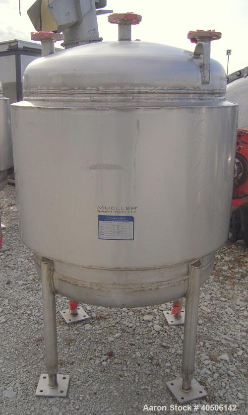 Unused- Mueller Pressure Tank, 100 Gallon, Model "F", 304L Stainless steel, Vertical. 36" diameter 30" straight side, dished top and bottom. Internal rated 30 psi at 300 deg.f., and -20 deg.f. at 30 ...