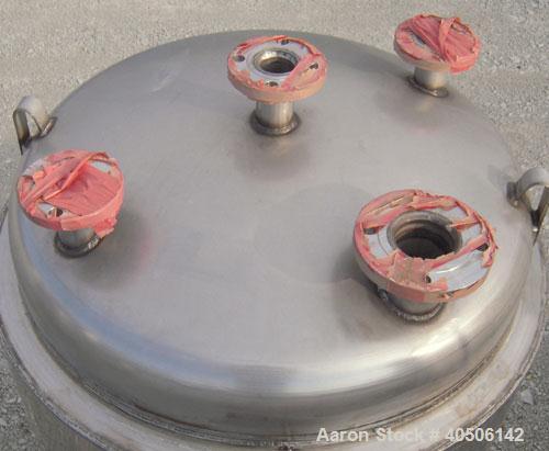 Unused- Mueller Pressure Tank, 100 Gallon, Model "F", 304L Stainless steel, Vertical. 36" diameter 30" straight side, dished top and bottom. Internal rated 30 psi at 300 deg.f., and -20 deg.f. at 30 ...