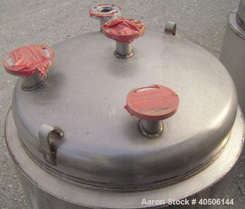 Unused- Mueller Pressure Tank, 100 Gallon, Model "F", 304L Stainless steel, Vertical. 36" diameter 30" straight side, dished top and bottom. Internal rated 30 psi at 300 deg.f., and -20 deg.f. at 30 ...