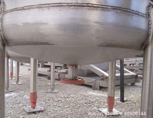 Unused- Mueller Pressure Tank, 100 Gallon, Model "F", 304L Stainless steel, Vertical. 36" diameter 30" straight side, dished top and bottom. Internal rated 30 psi at 300 deg.f., and -20 deg.f. at 30 ...