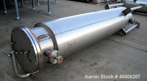 Unused- Mueller Pressure Tank, 263 Gallon, model "F", 304L stainless steel, vertical. 24" diameter x 138" straight side, dished bolt on top with davit arm, dished bottom. Internal rated 75 psi at 302...