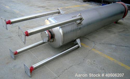 Unused- Mueller Pressure Tank, 263 Gallon, model "F", 304L stainless steel, vertical. 24" diameter x 138" straight side, dished bolt on top with davit arm, dished bottom. Internal rated 75 psi at 302...