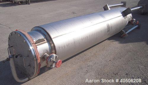Unused- Mueller Pressure Tank, 263 Gallon, model "F", 304L stainless steel, vertical. 24" diameter x 138" straight side, dished bolt on top with davit arm, dished bottom. Internal rated 75 psi at 302...