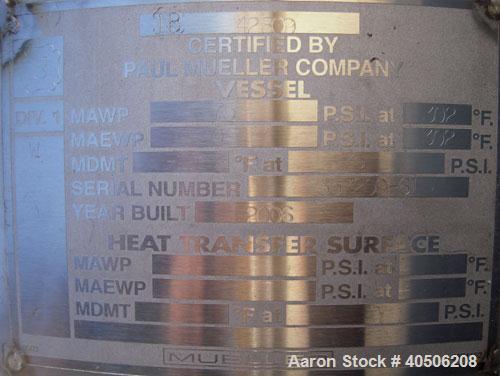 Unused- Mueller Pressure Tank, 263 Gallon, model "F", 304L stainless steel, vertical. 24" diameter x 138" straight side, dished bolt on top with davit arm, dished bottom. Internal rated 75 psi at 302...