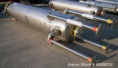 Unused- Mueller Pressure Tank, 263 Gallon, model "F", 304L stainless steel, vertical. 24" diameter x 138" straight side, dished bolt on top with davit arm, dished bottom. Internal rated 75 psi at 302...