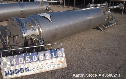 Unused- Mueller Pressure Tank, 263 Gallon, model "F", 304L stainless steel, vertical. 24" diameter x 138" straight side, dished bolt on top with davit arm, dished bottom. Internal rated 75 psi at 302...