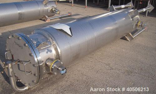Unused- Mueller Pressure Tank, 263 Gallon, model "F", 304L stainless steel, vertical. 24" diameter x 138" straight side, dished bolt on top with davit arm, dished bottom. Internal rated 75 psi at 302...