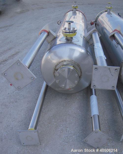 Unused- Mueller Pressure Tank, 263 Gallon, model "F", 304L stainless steel, vertical. 24" diameter x 138" straight side, dished bolt on top with davit arm, dished bottom. Internal rated 75 psi at 302...