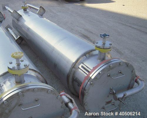 Unused- Mueller Pressure Tank, 263 Gallon, model "F", 304L stainless steel, vertical. 24" diameter x 138" straight side, dished bolt on top with davit arm, dished bottom. Internal rated 75 psi at 302...