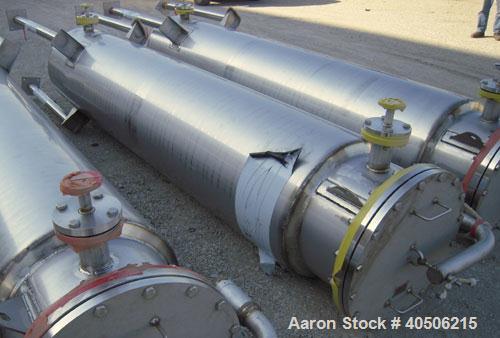 Unused- Mueller Pressure Tank, 263 Gallon, model "F", 304L stainless steel, vertical. 24" diameter x 138" straight side, dished bolt on top with davit arm, dished bottom. Internal rated 75 psi at 302...