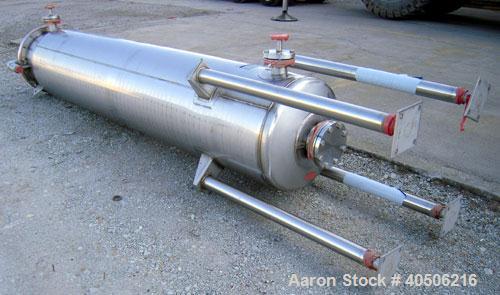Unused- Mueller Pressure Tank, 263 Gallon, model "F", 304L stainless steel, vertical. 24" diameter x 138" straight side, dished bolt on top with davit arm, dished bottom. Internal rated 75 psi at 302...