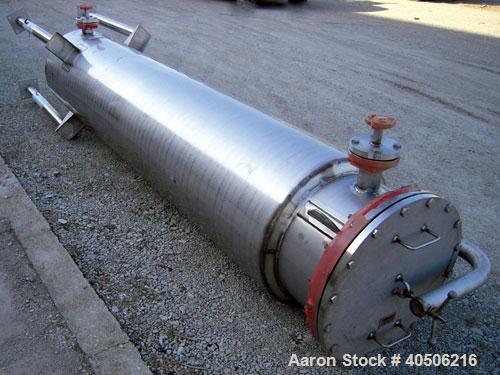 Unused- Mueller Pressure Tank, 263 Gallon, model "F", 304L stainless steel, vertical. 24" diameter x 138" straight side, dished bolt on top with davit arm, dished bottom. Internal rated 75 psi at 302...