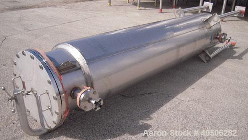 Unused- Mueller Pressure Tank, 263 Gallon, Model "F", 304L Stainless Steel, Vertical. 24" diameter x 138" straight side, dished bolt on top with davit arm, dished bottom. Internal rated 75 psi at 302...