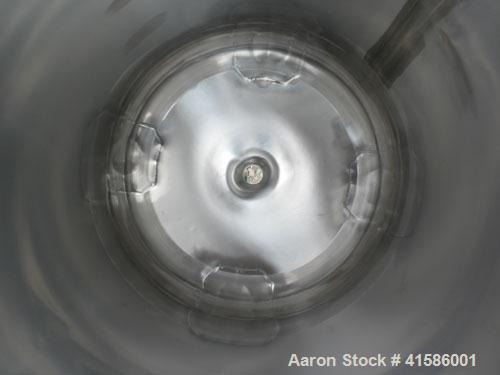 Used Mueller Pressure Tank, 26 gallon (100 liter), model F, 316 stainless steel, vertical. 18" diameter x 27" straight side. Dished 11-1/2" tri-clamp removable top, dish bottom. Internal rated 15 psi...