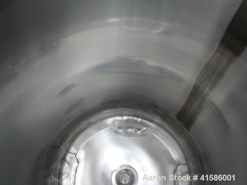 Used Mueller Pressure Tank, 26 gallon (100 liter), model F, 316 stainless steel, vertical. 18" diameter x 27" straight side. Dished 11-1/2" tri-clamp removable top, dish bottom. Internal rated 15 psi...